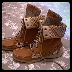 Tan lace up Sperry boots